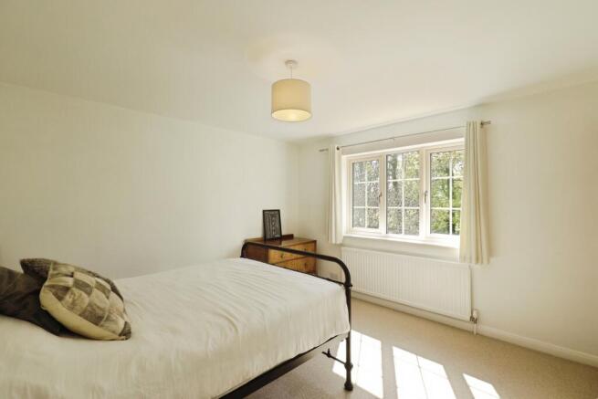 4 bed Detached for sale Image 11