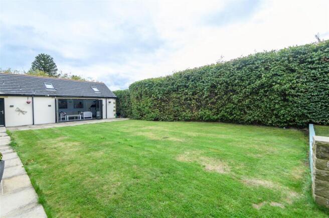 The Beeches, Upper Bell Croft, Southowram, Halifax, West Yorkshire, HX3 9RJ photo 4