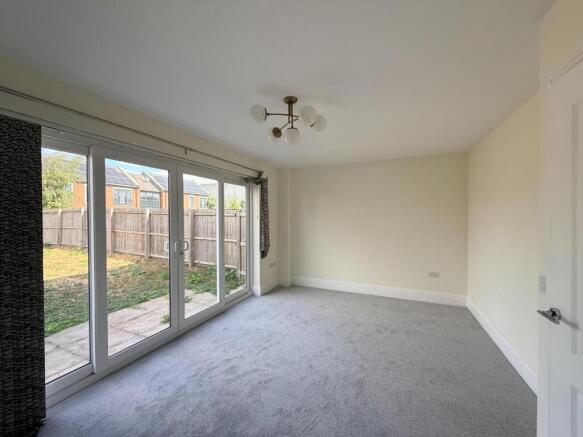 4 bed Detached to rent Image 9