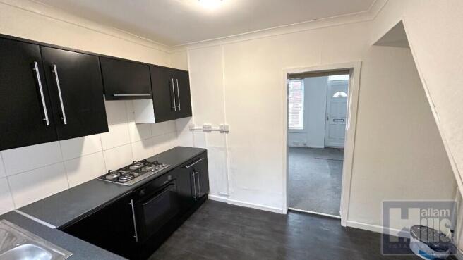 2 bed Terraced to rent Image 4