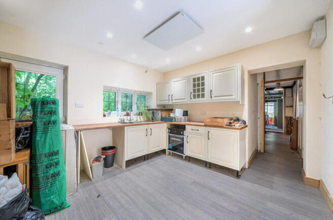 Lucas Green, West End, Woking, Surrey, GU24 photo 4
