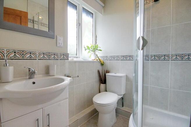 Ensuite to Bed 1