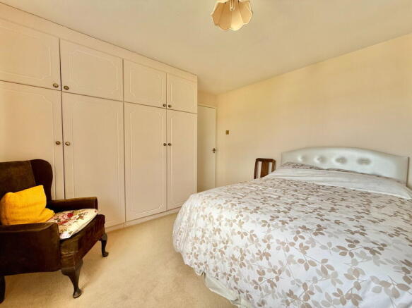4 bed Detached for sale Image 11