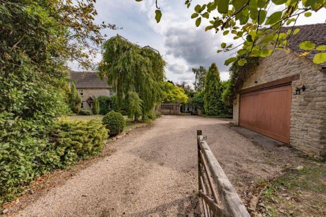 Front Garden/Parking