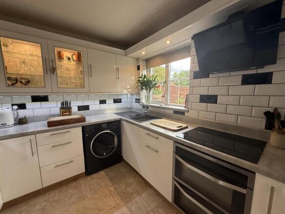 3 bed Semi-Detached for sale Image 6
