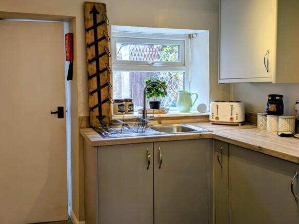 2 bed Terraced for sale Image 6