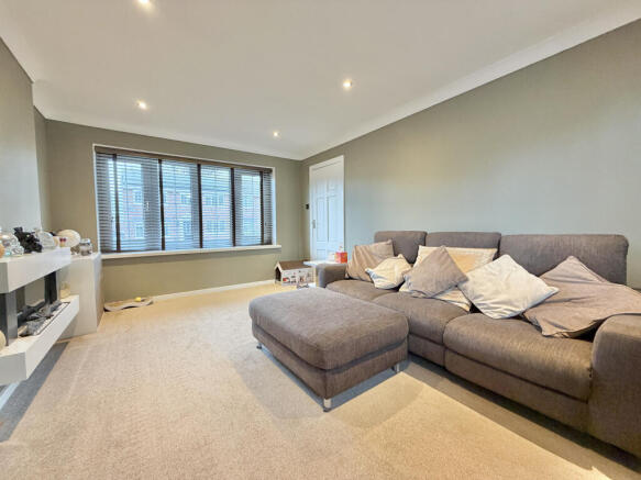 Vicarage Close, Wakefield, West Yorkshire photo 4