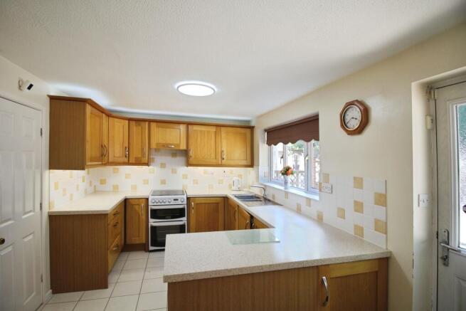 4 bed Detached for sale Image 3