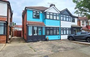 66, Morley Crescent East, Stanmore HA7 2LQ