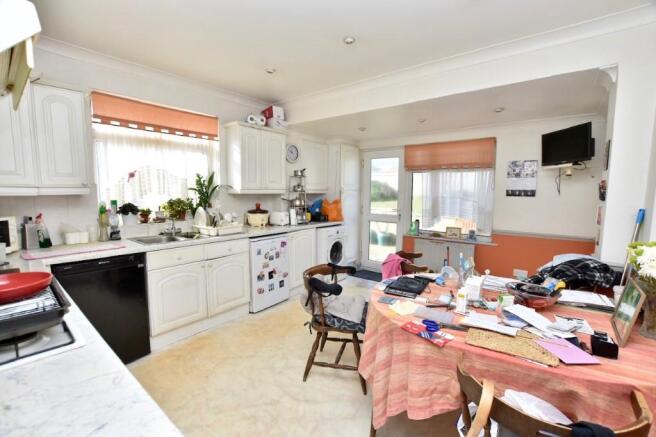 Kitchen/dining rm