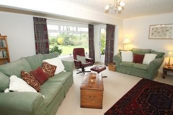 Sitting room photo 2