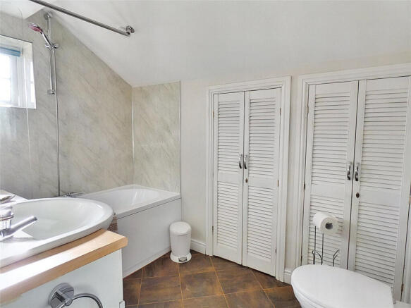 4 bed Detached for sale Image 11
