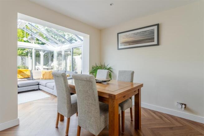 Fully modernised family home in Congresbury photo 4