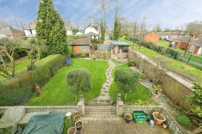 4 bed Semi-Detached for sale Image 4