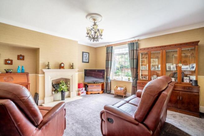 5 bed Detached for sale Image 9