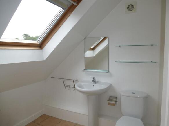 Bathroom 2.JPG