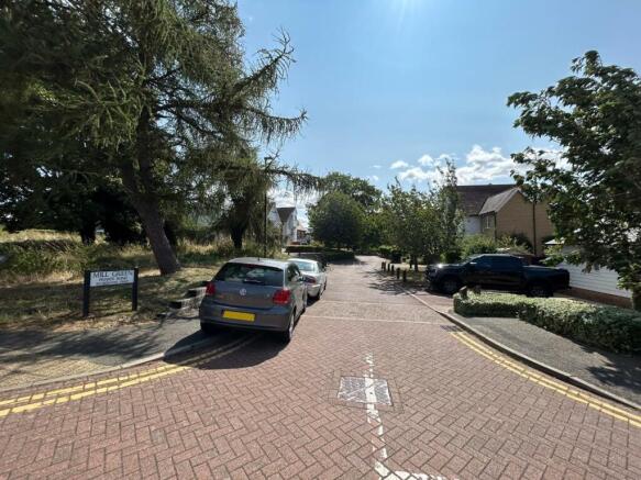 ENTRANCE TO MILL GREEN