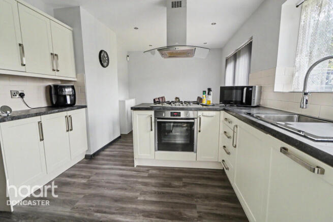 3 bed Semi-Detached for sale Image 4