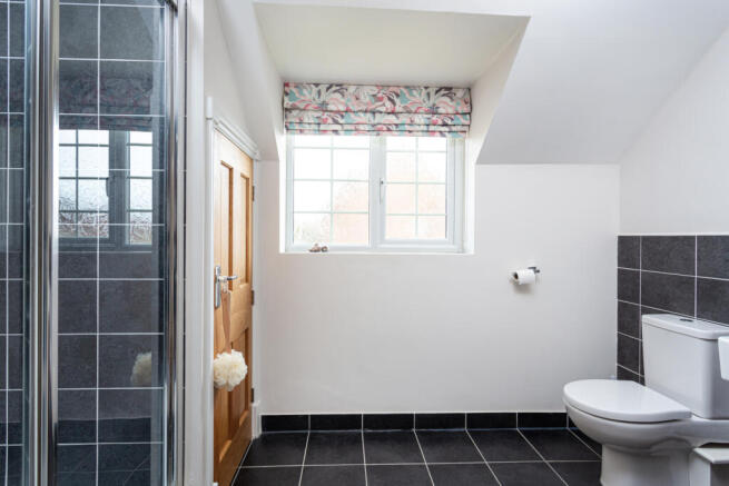 4 bed Detached for sale Image 8
