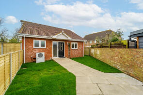 8, Ashmead Close, Ashford TW15 1HT