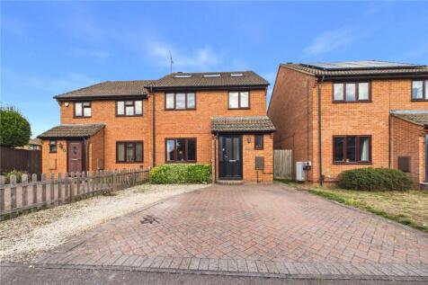 Mulberry Way, Theale, Reading, Berkshire, RG7
