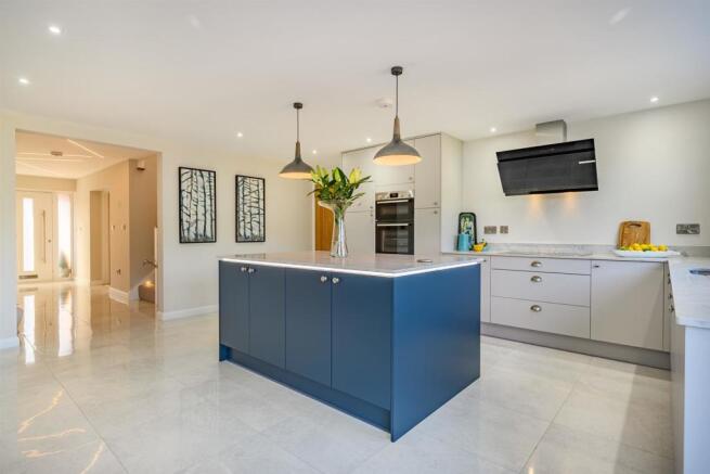 8482132-interior15.jpg