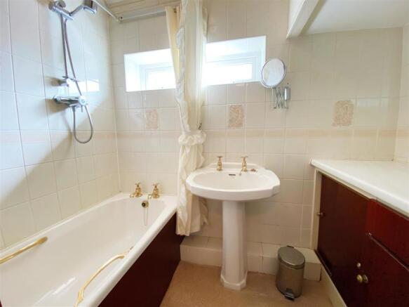 Bathroom.jpg