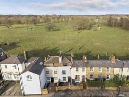 Hampton Court Road, East Molesey, KT8