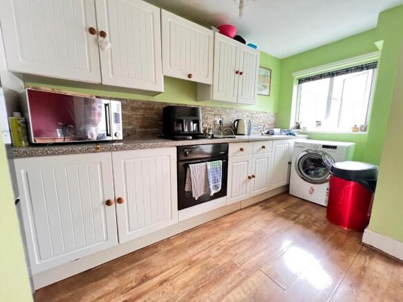 FITTED KITCHEN