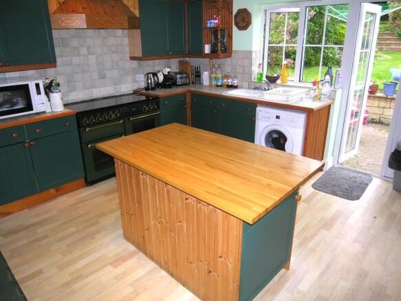 KITCHEN/DINING ROOM