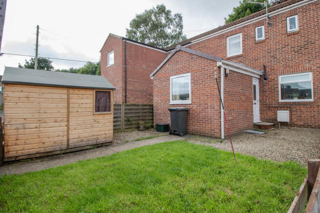 3 bed Terraced to rent Image 9