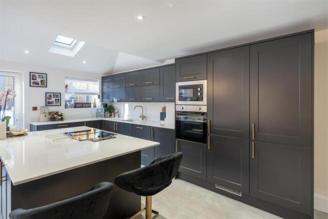 3 bed Semi-Detached for sale Image 4