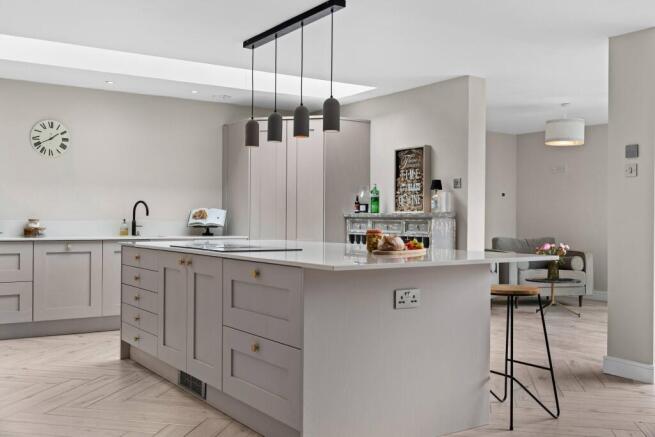 4 bed Detached for sale Image 5