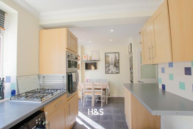 32 Hernfield - Dining.jpg