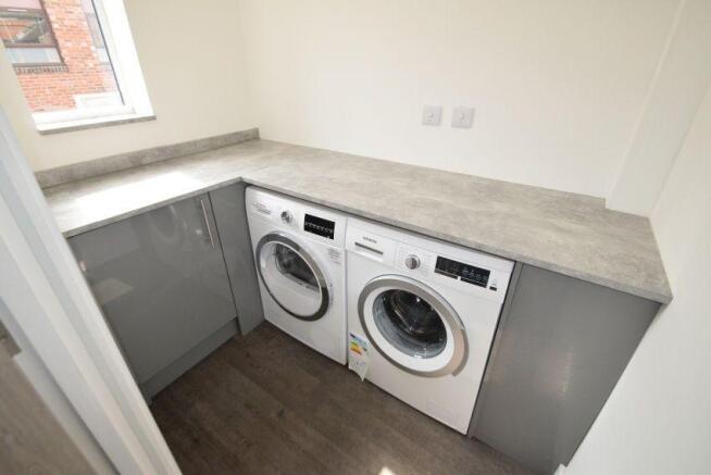 2 bed Flat to rent Image 10