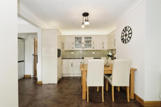 3 bed Semi-Detached for sale Image 9