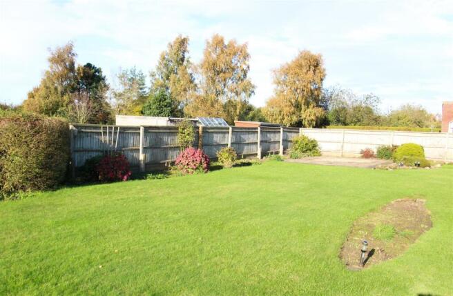 rear garden e.jpg