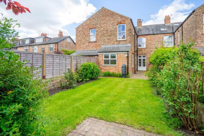 3 bed Town House for sale Image 4
