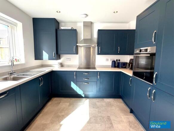 3 bed Semi-Detached for sale Image 4