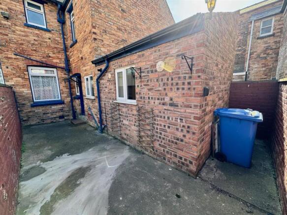 3 bed Semi-Detached for sale Image 6