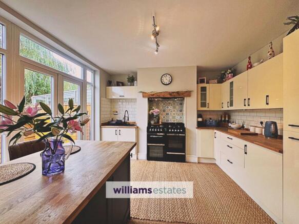 Clifton Grove, Rhyl, LL18 photo 4