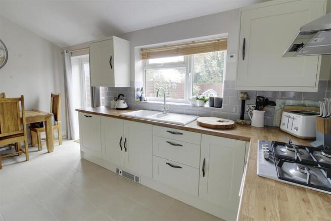 Kitchen 2.jpg