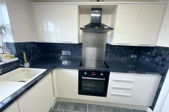 3 bed Bungalow for sale Image 4