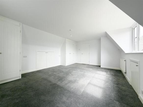 5 bed Detached to rent Image 11