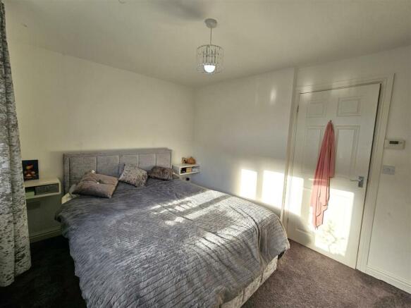 Bedroom 1 (2).jpg