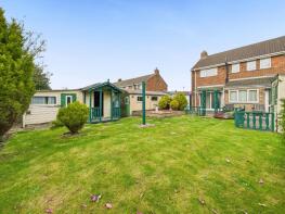 16, Northfield, Barlby YO8 5JS