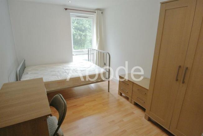 3 bed Flat to rent Image 5