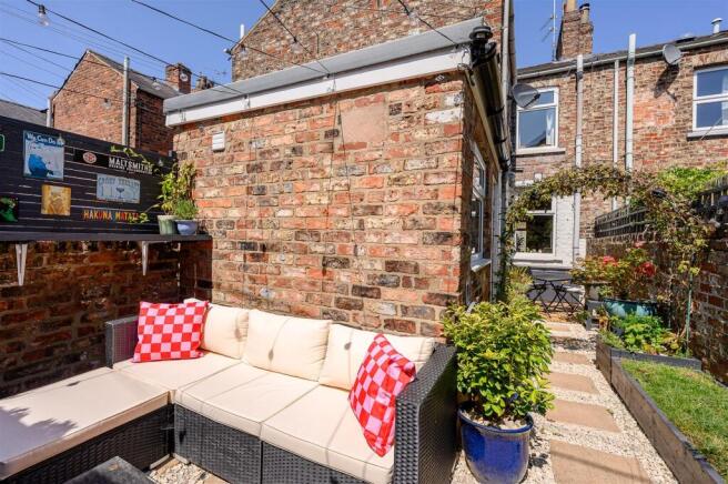 3 bed Terraced for sale Image 9
