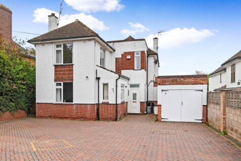 8 Hallow Road, St. John's, Worcester. WR2 6BU