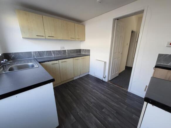 2 bed Terraced to rent Image 5